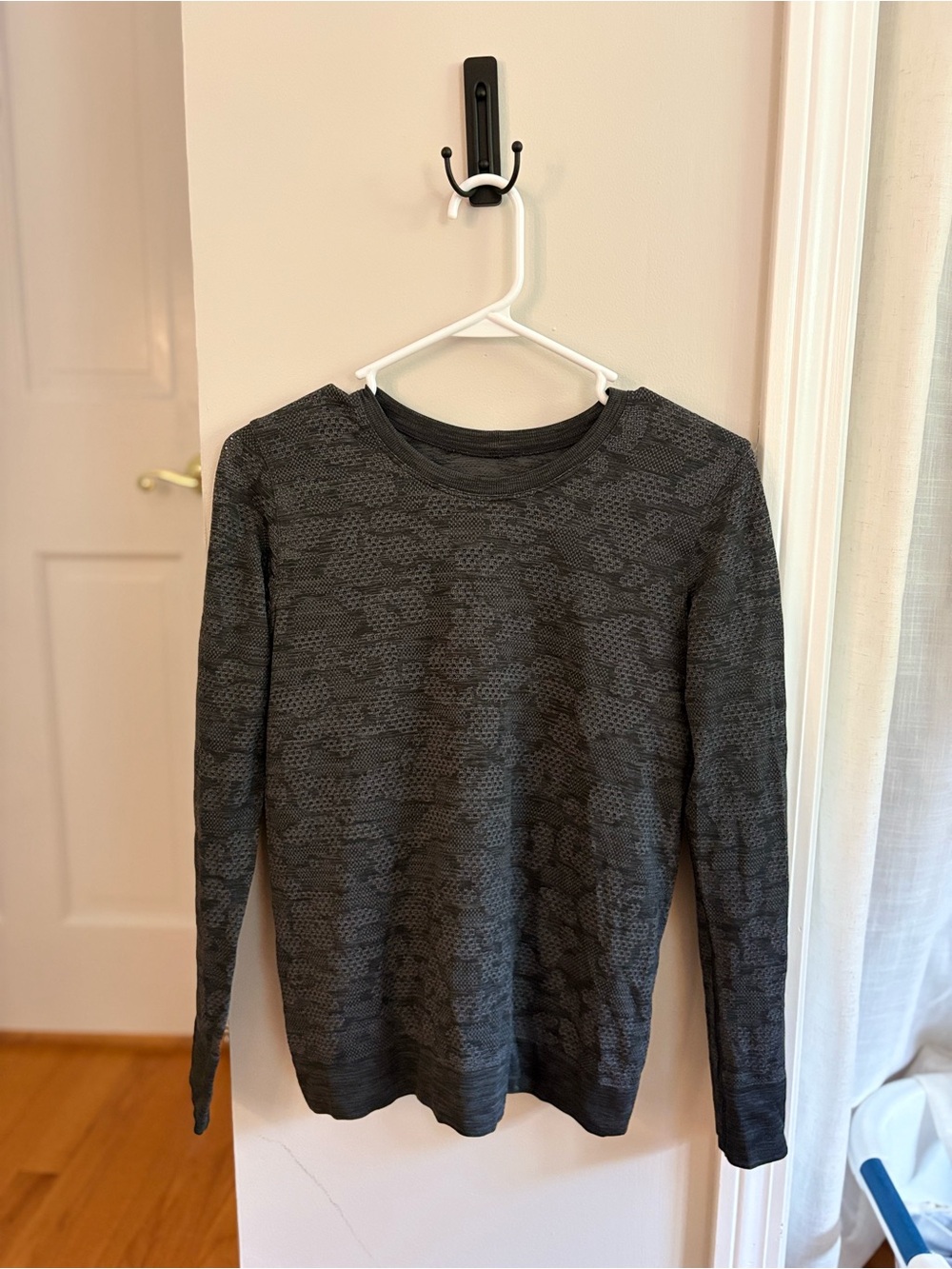 lululemon athletica Dark Gray Long Sleeve shirt